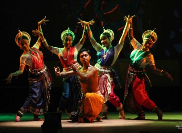 Odissi_group_performance-1024x683